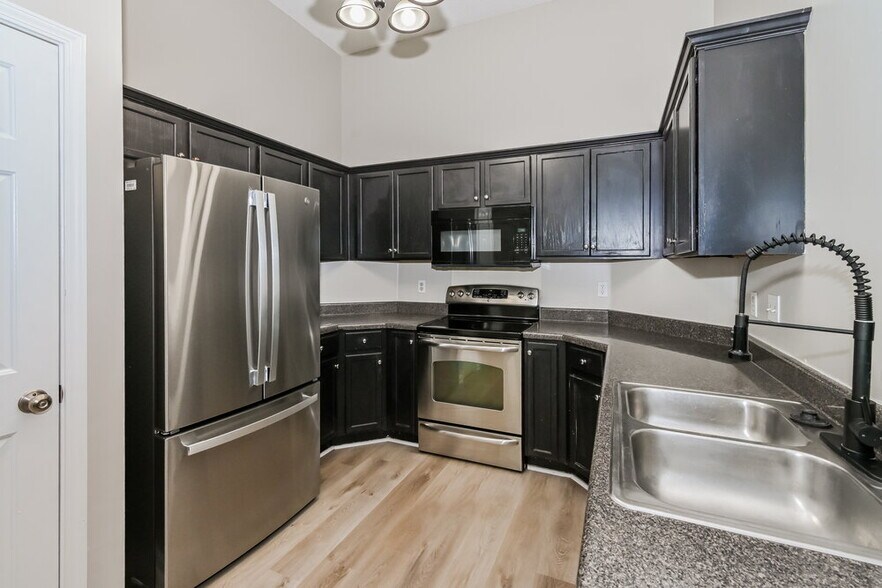 Building Photo - 5848 Hayden Cove