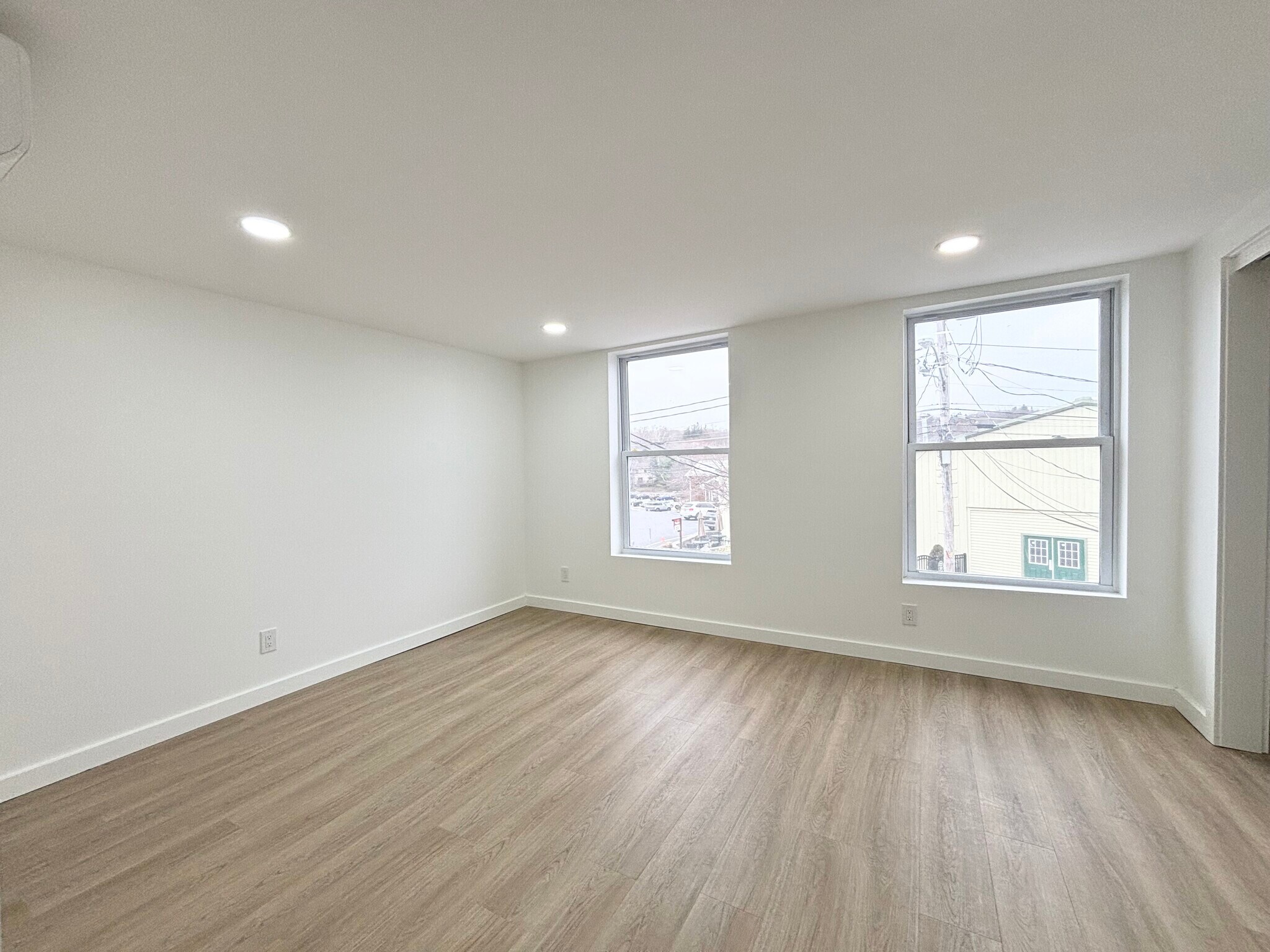 Building Photo - 165 W Main St