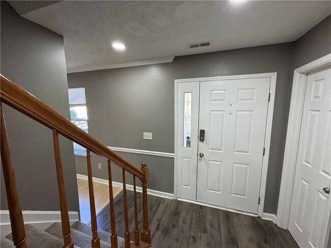 Building Photo - 2630 Garland Way