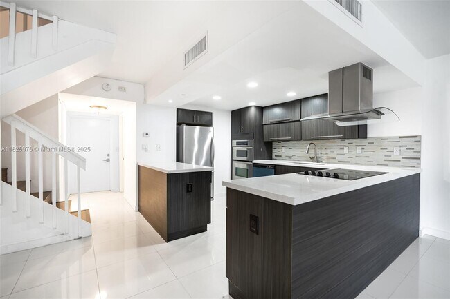 Primary Photo - 20350 W Country Club Dr