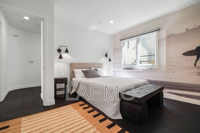 Building Photo - 9842 Portola Dr