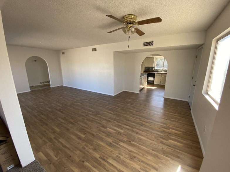 Building Photo - 3871 W Mars St