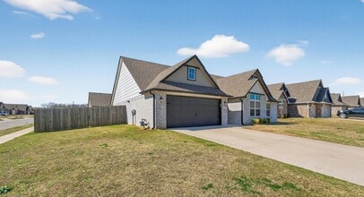 Building Photo - 4018 S 14th Pl