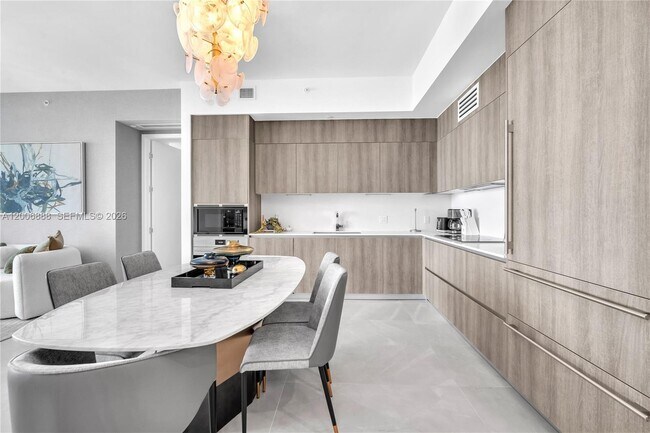 Building Photo - 17550 Collins Ave