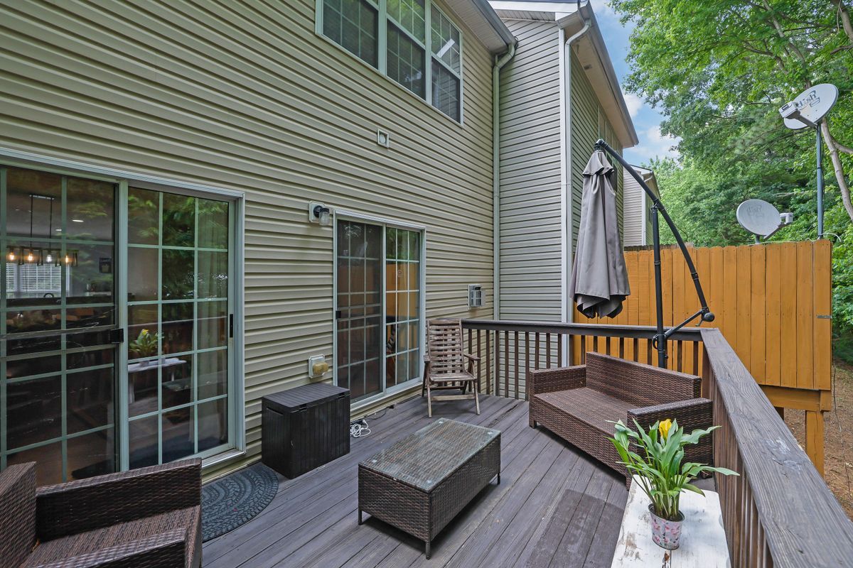 Building Photo - 541 Lantern Wood Dr