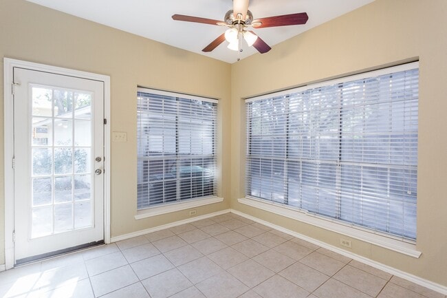 Building Photo - 6926 Shady Ln