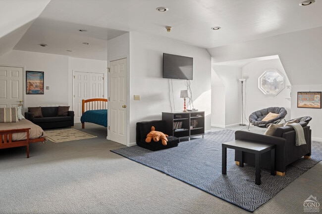 Building Photo - 147 Rock City Rd