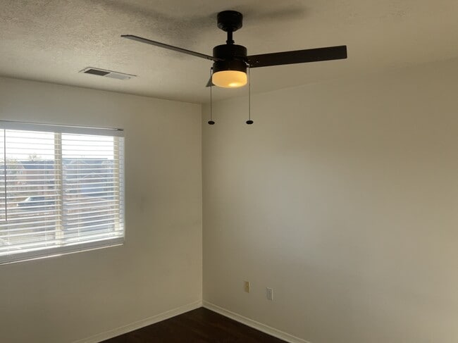 Building Photo - 1452 Penasco Rd NE