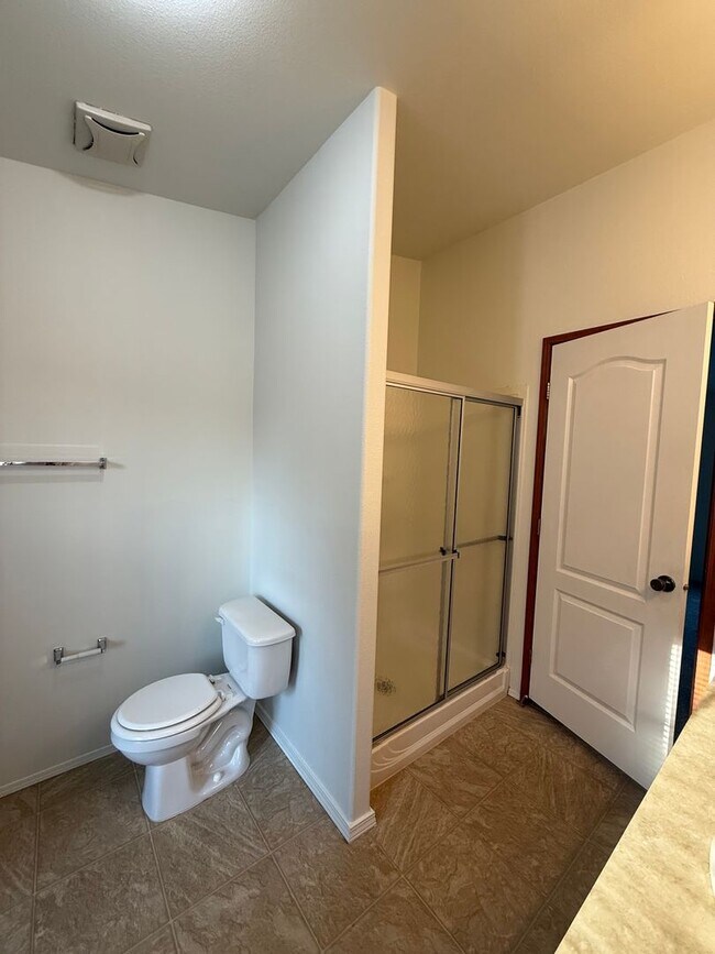 Building Photo - SPIRIT LAKE HOME (P#440)