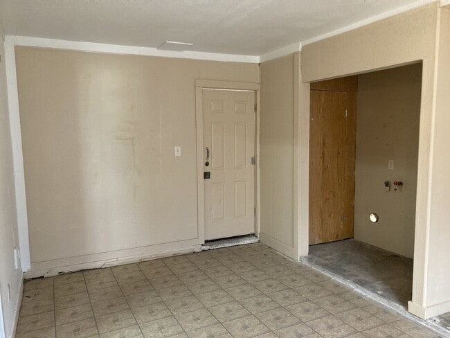 Building Photo - Updated 2 Bedroom Home with Bonus Room and Covered Patio