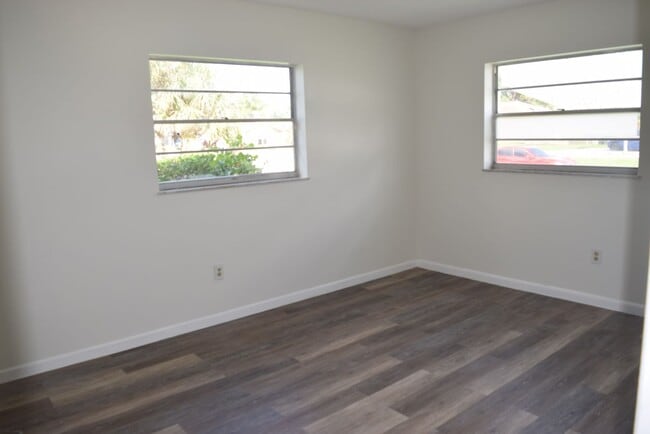 Building Photo - Affordable 3 bedroom 2 bath centrally located