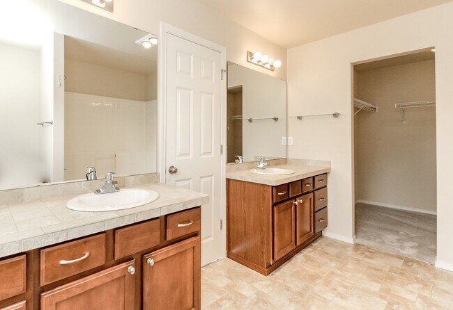 Building Photo - 1360 Sinclair Dr