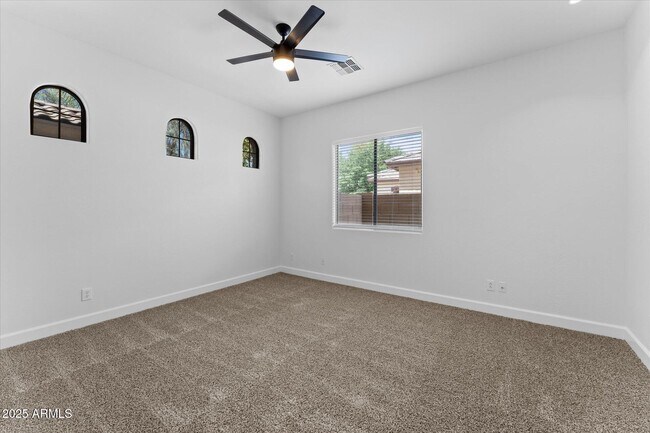 Building Photo - 3557 S Halsted Ct