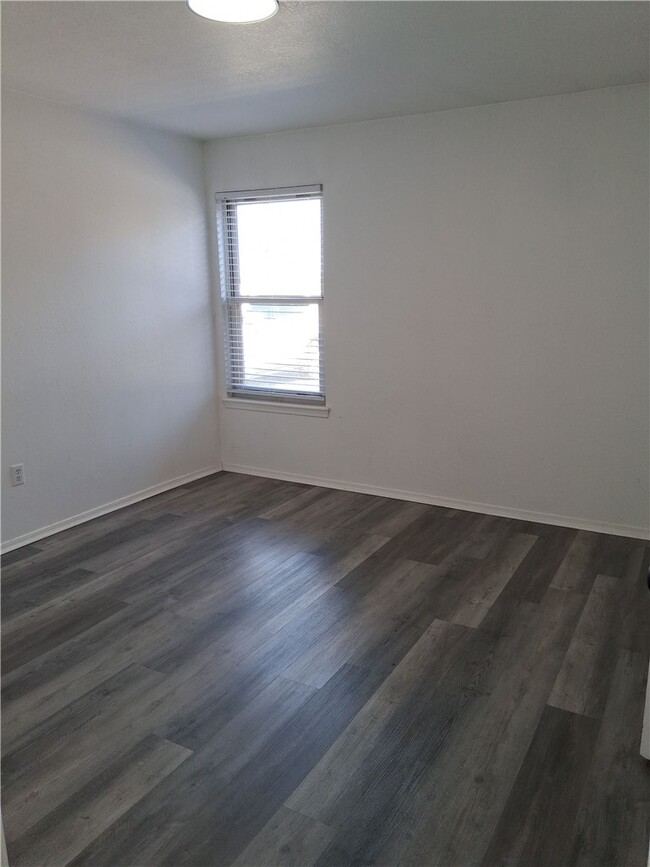 Building Photo - 1855 W Deane St