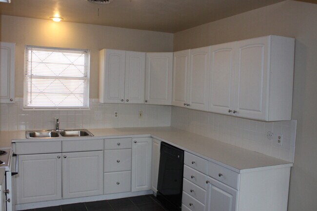 Building Photo - Available February. Large game room in back w/ electricity