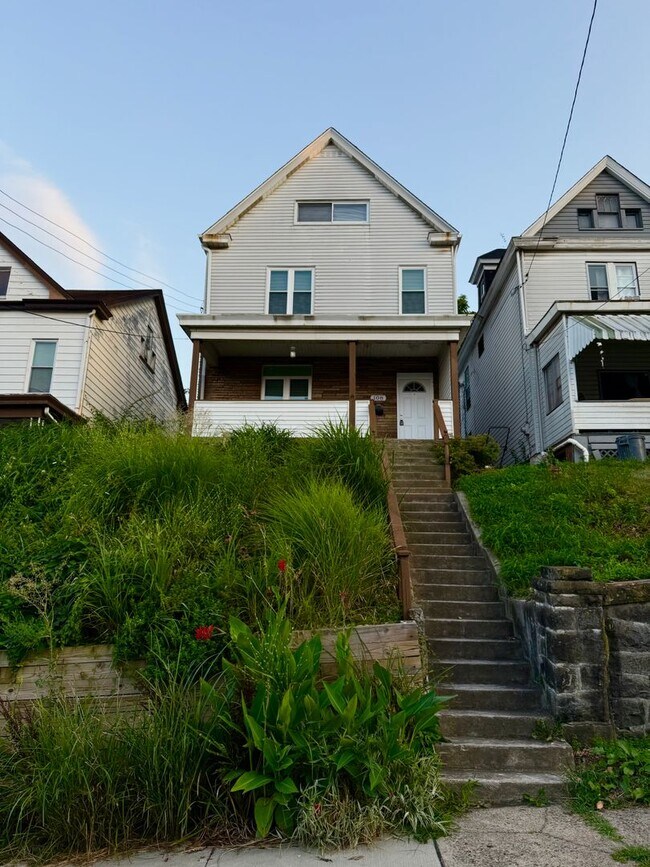 Building Photo - Now showing updated 4BR 1.5 bath house!