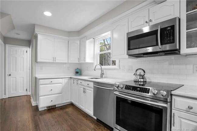 Building Photo - 80 Ridgewood Ave