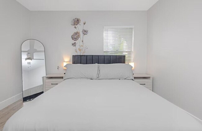 Building Photo - 4312 W Roland St