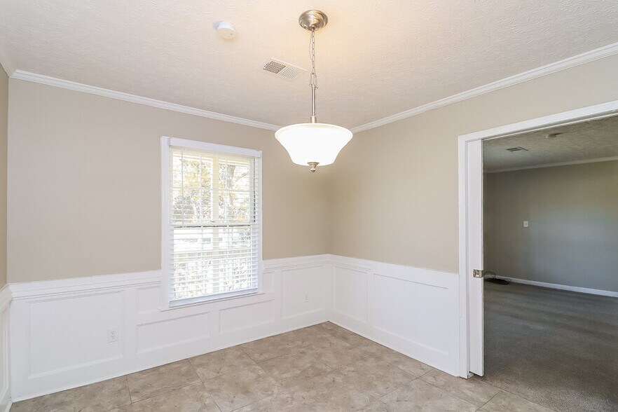 Building Photo - 1622 Blackwell Rd