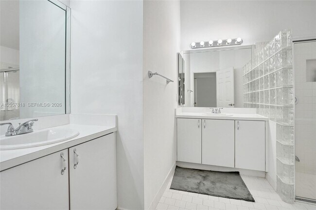 Building Photo - 14049 Skye Terrace