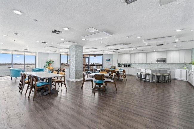 Building Photo - 6287 Bahia Del Mar Cir N