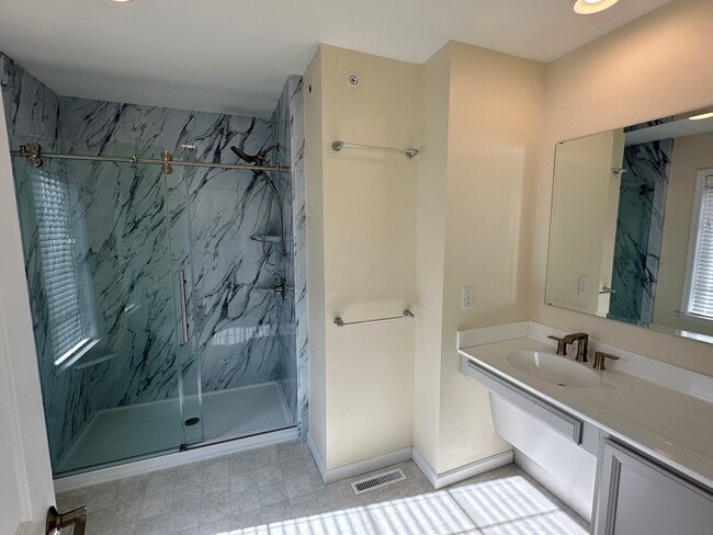 Building Photo - 410 Mayer Pl