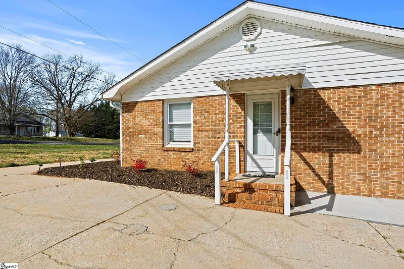 Building Photo - 2442 Fews Bridge Rd