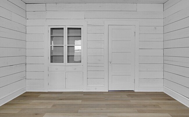 Building Photo - Spacious 3 Bed - 1 Bath House Near Downtown