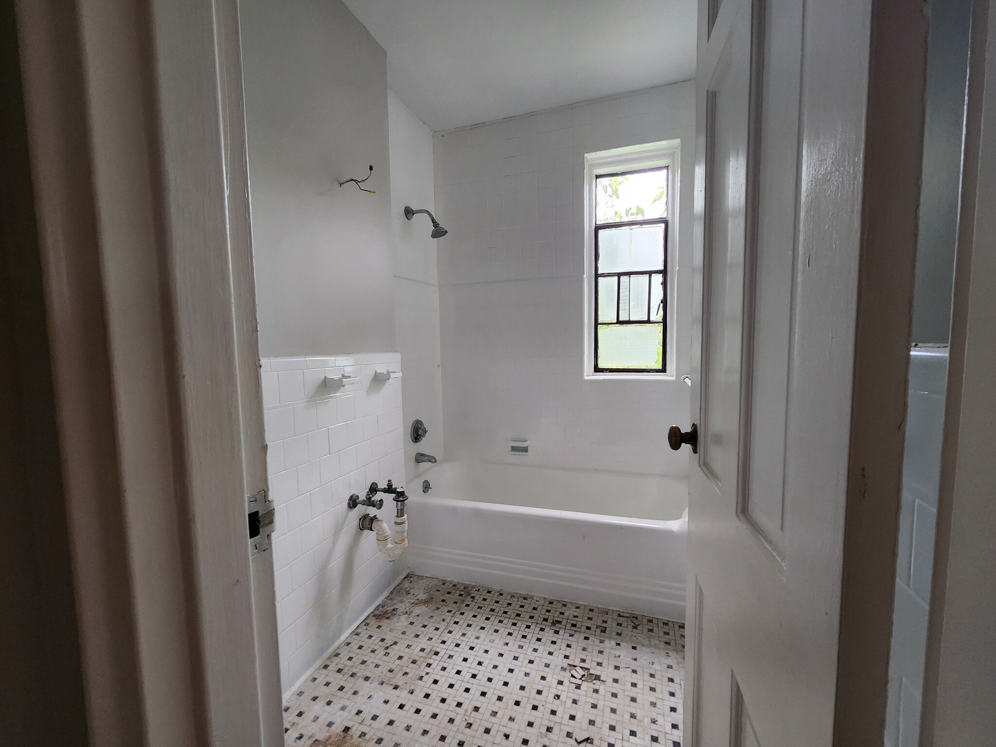 Building Photo - 105 Longwood Ave