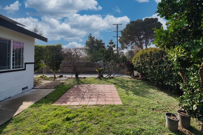 Building Photo - 4452Cogs