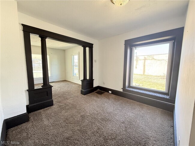 Building Photo - 1433 Kenmore Blvd