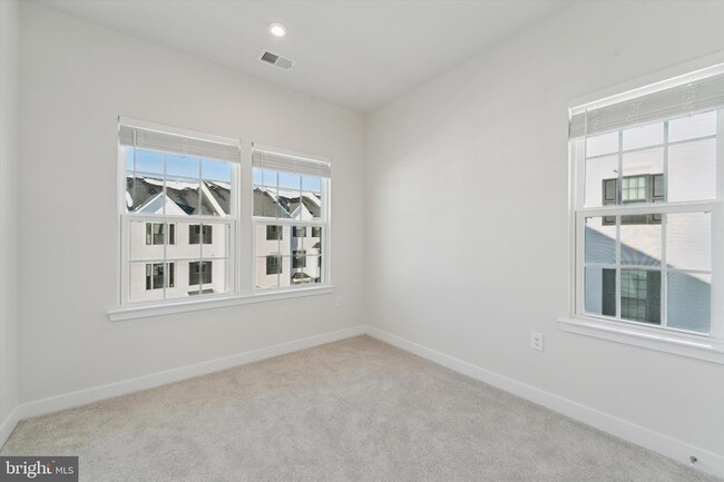 Building Photo - 208 River Birch Wy