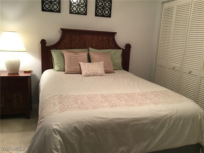 Building Photo - 440 Fox Haven Dr