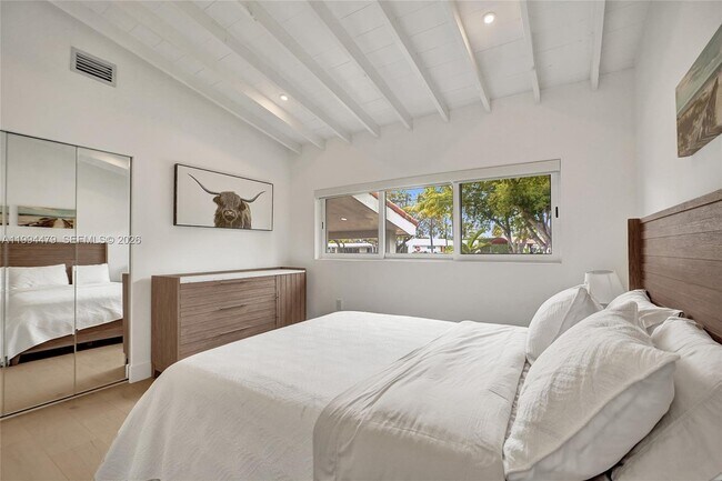 Building Photo - 12478 N Bayshore Dr