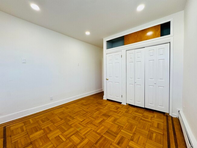 Building Photo - 69 W 39th St