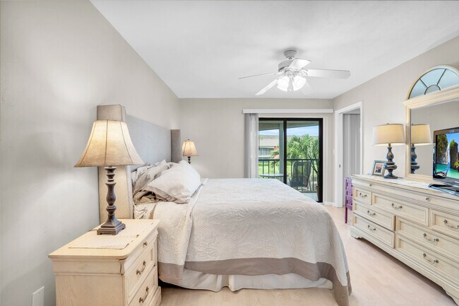 Building Photo - 4640 Chantelle Dr