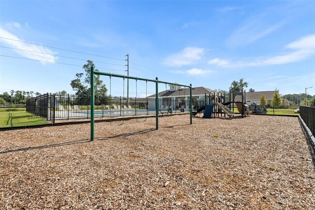 Building Photo - 6735 SW 10th Ln