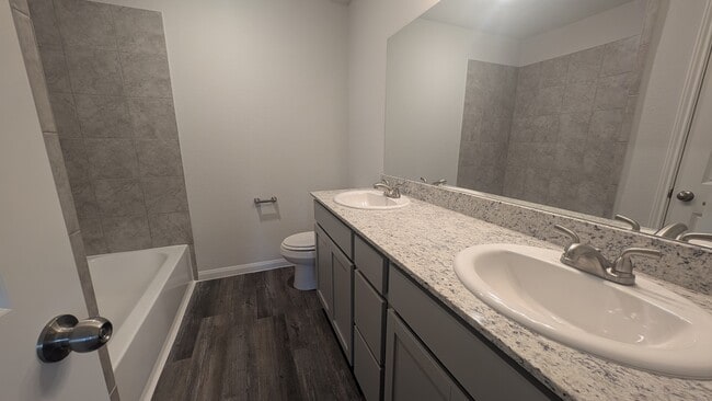 Building Photo - 411 Sandall St