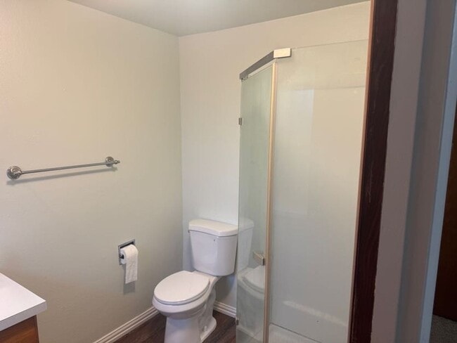 Building Photo - Large 2 bedroom duplex