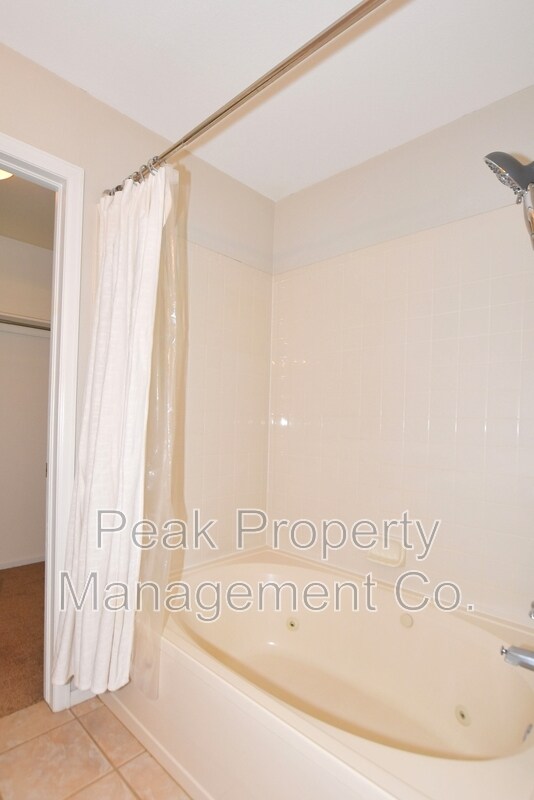 Building Photo - 2203 Copper Creek Dr