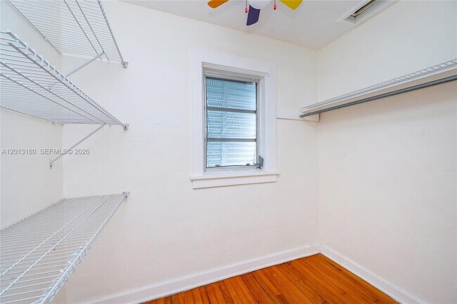 Building Photo - 2368 SW 26th St