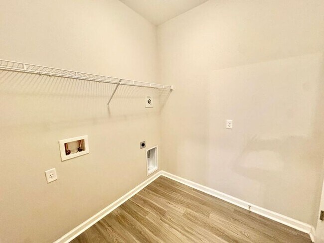 Building Photo - The Commons Community of Richmond Hill