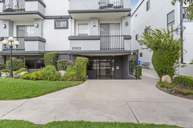 Building Photo - 10823 Hortense St