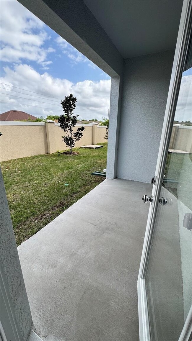 Building Photo - 325 Sol Vis Dr