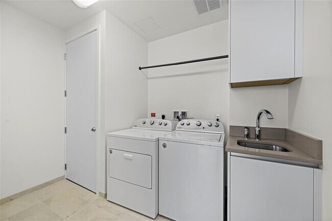 Building Photo - 501 West Ave