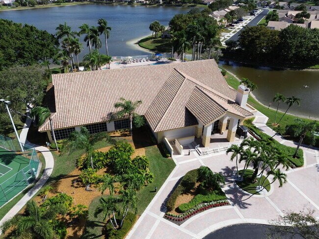 Building Photo - 10674 Oak Bend Way