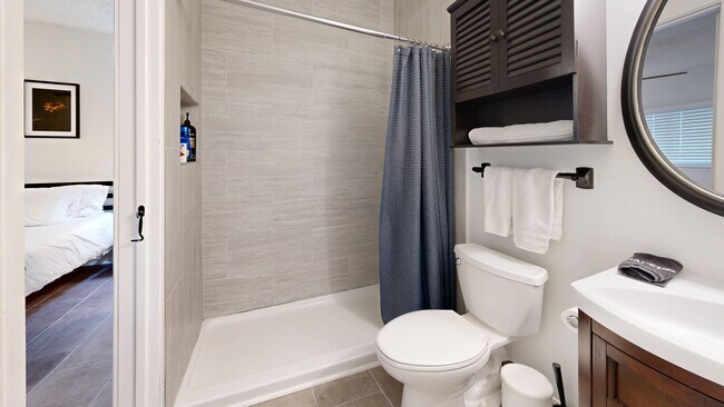 Building Photo - 12827 Independence Ave