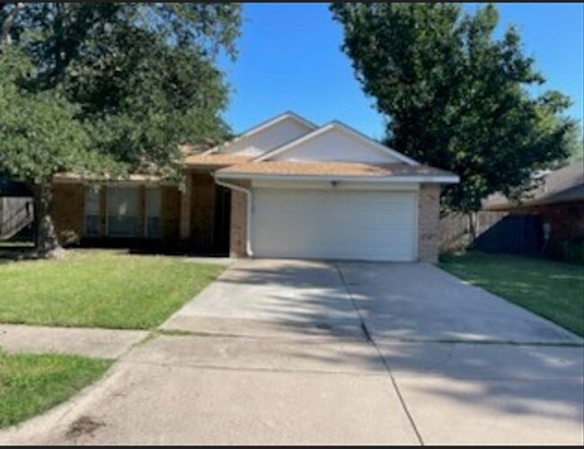 Building Photo - 2822 White Oak Dr