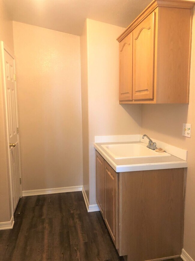 Building Photo - Coming Soon! Recently Remodeled Large Home!
