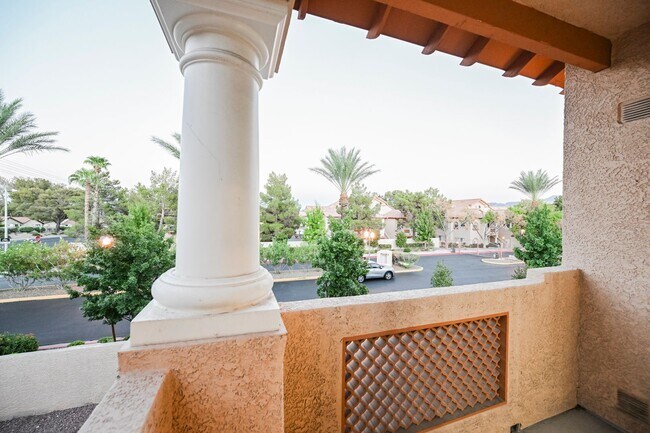 Building Photo - Gated Community townhome, with private garage